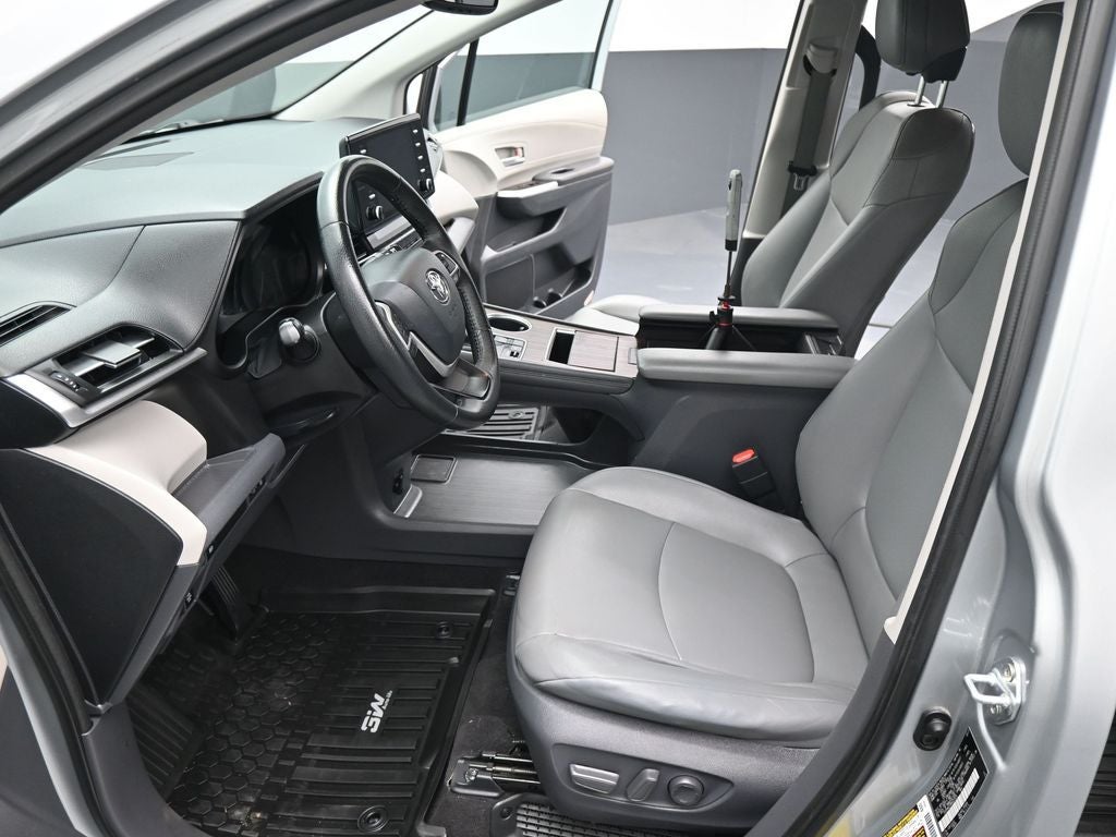 2021 Toyota Sienna XLE 8 Passenger