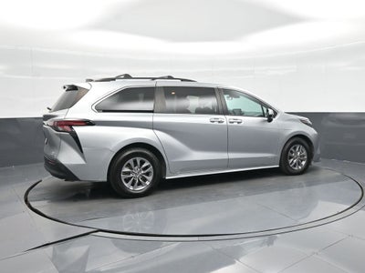 2021 Toyota Sienna XLE 8 Passenger