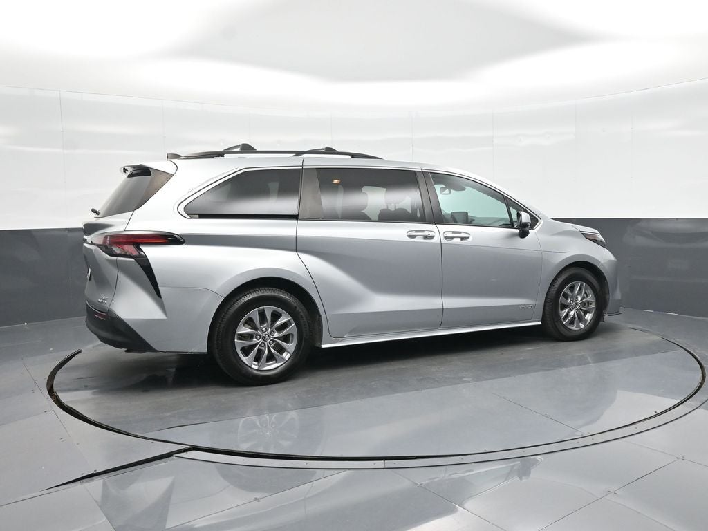 2021 Toyota Sienna XLE 8 Passenger