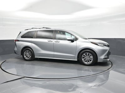 2021 Toyota Sienna XLE 8 Passenger