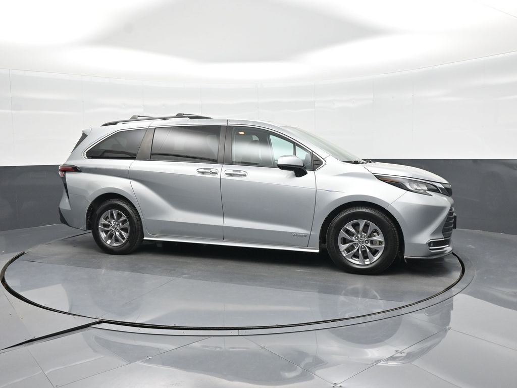 2021 Toyota Sienna XLE 8 Passenger